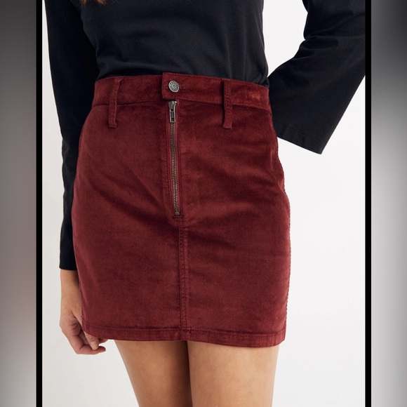 MADEWELL Stretch Velveteen Straight Zip Mini Skirt in Dark Cabernet Red Size 30 - Picture 2 of 11